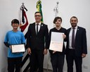 Câmara homenageia estudantes por suas conquistas em âmbito nacional e internacional.