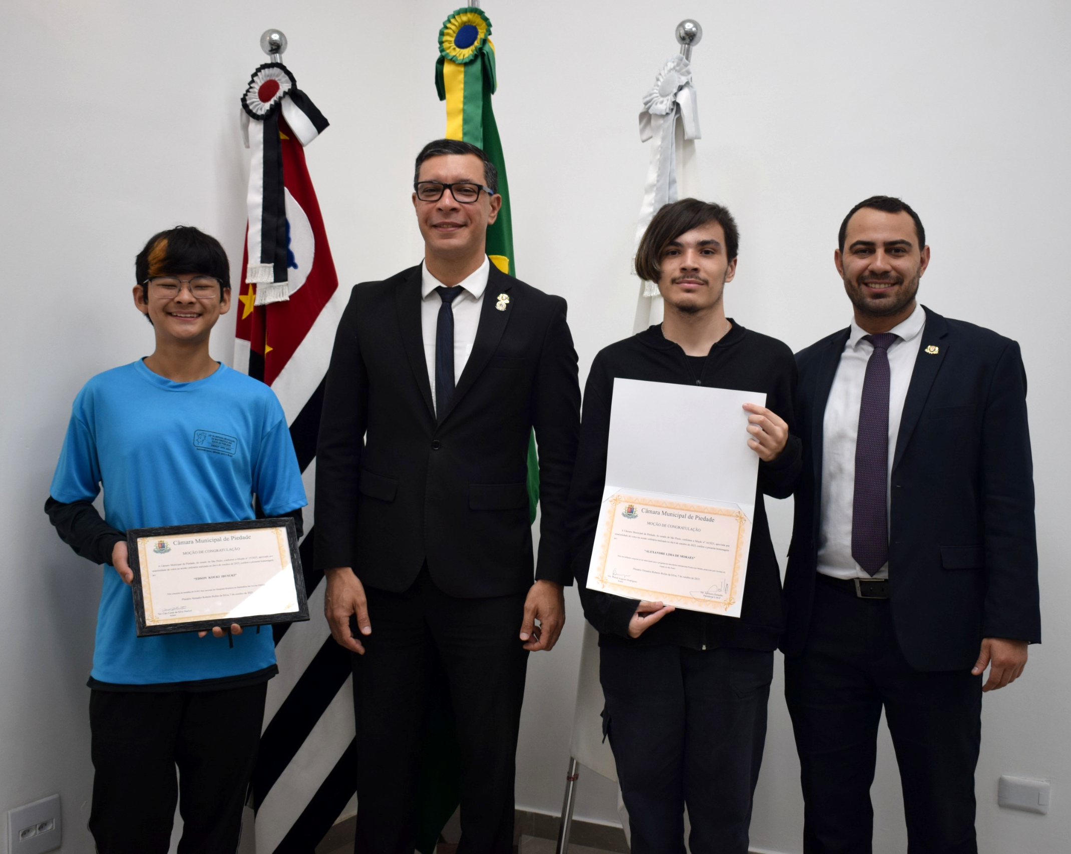 Câmara homenageia estudantes por suas conquistas em âmbito nacional e internacional.