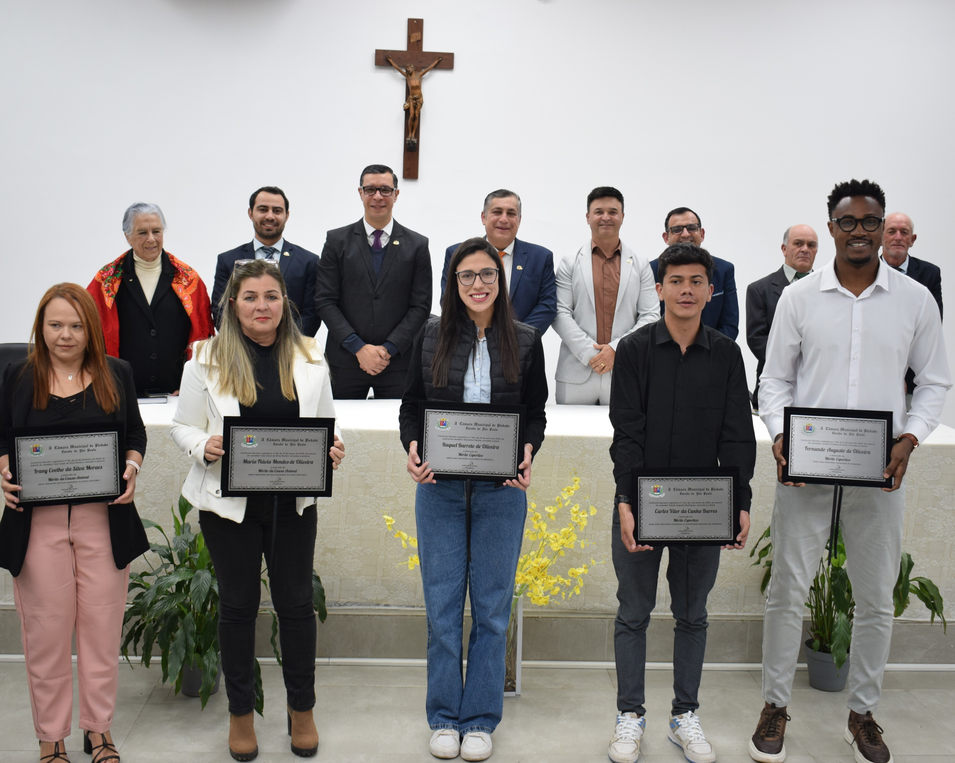 Câmara homenageou protetoras da Causa Animal e atletas de destaque.